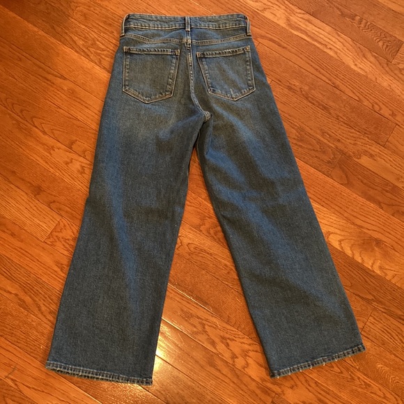 Old Navy Wide Leg Extra High Rise Distressed Cropped Jeans - Picture 4 of 4